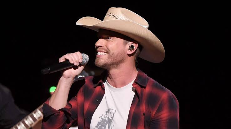 Dustin Lynch in concert